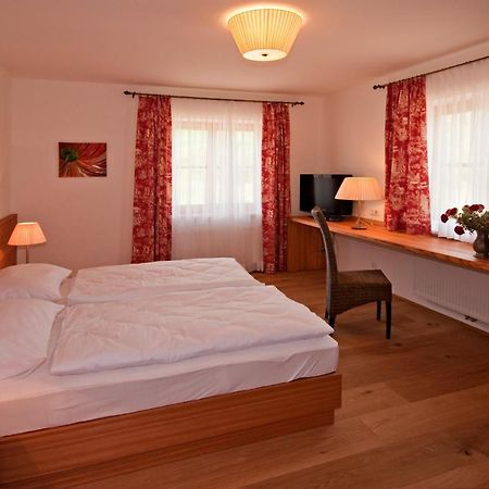 Gaestehaus Schloss Bernau Fischlham Room photo