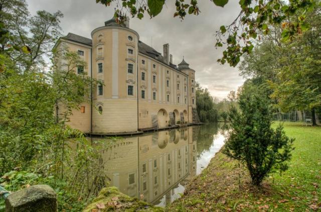 Gaestehaus Schloss Bernau Fischlham Exterior photo