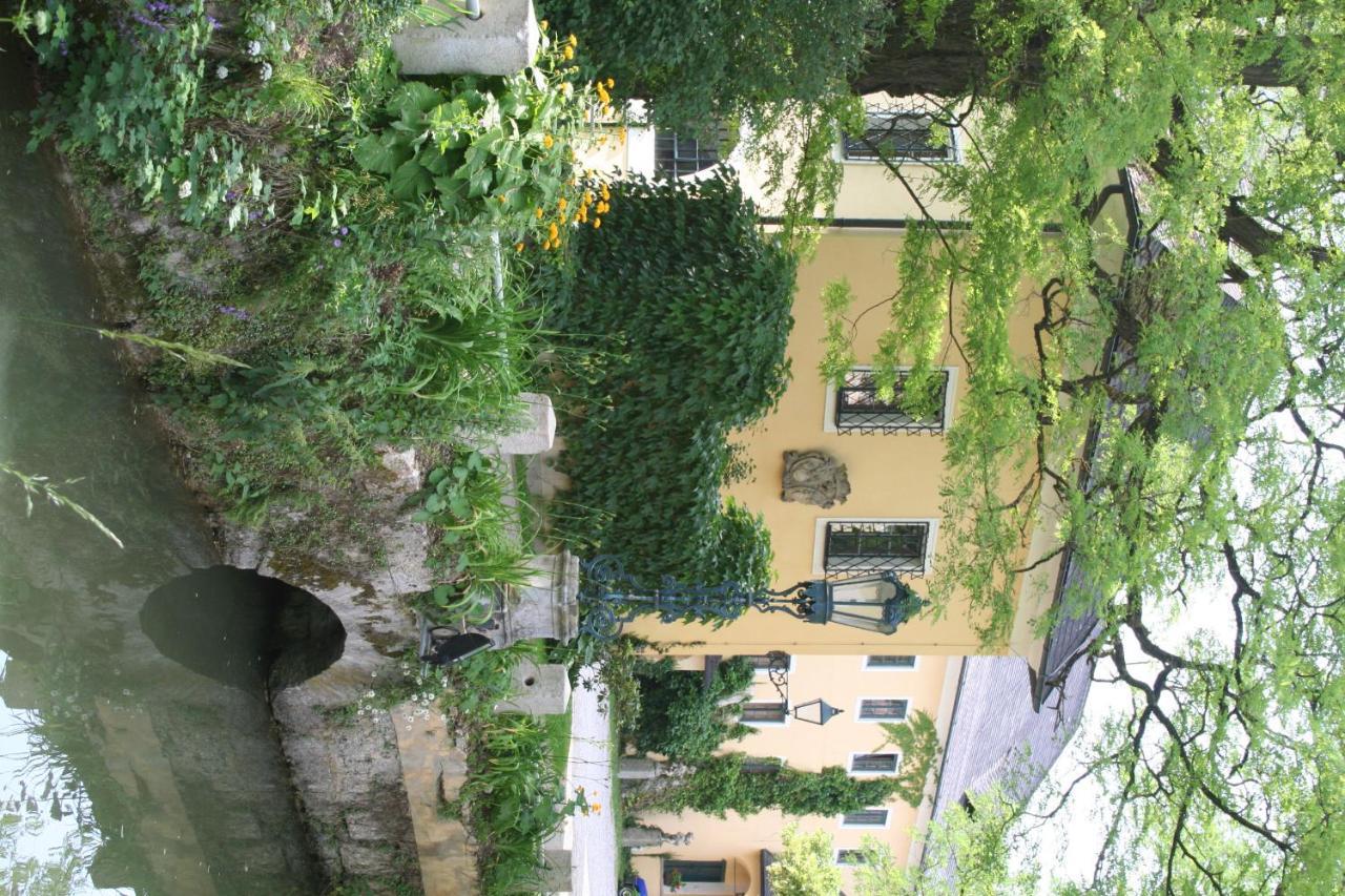 Gaestehaus Schloss Bernau Fischlham Exterior photo