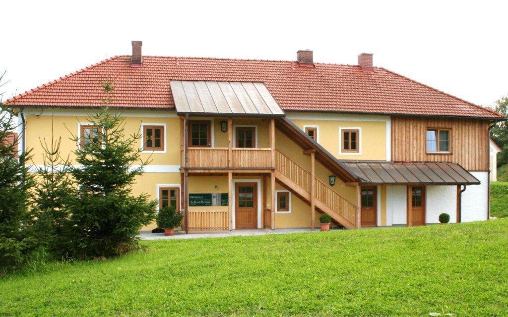 Gaestehaus Schloss Bernau Fischlham Exterior photo