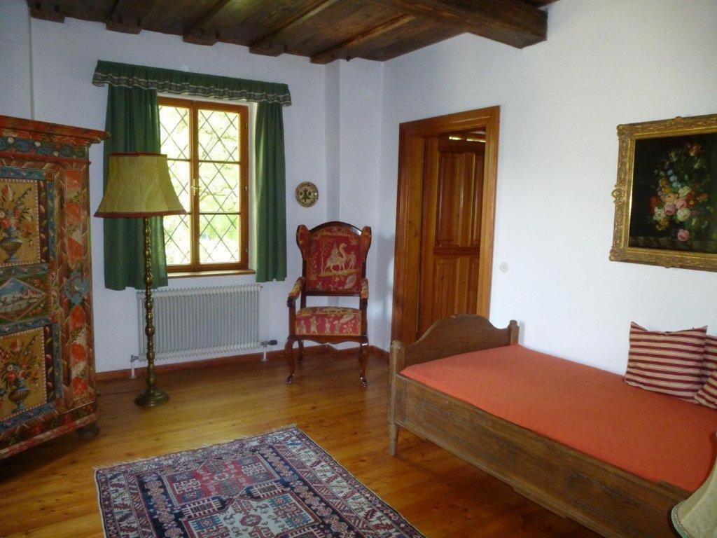 Gaestehaus Schloss Bernau Fischlham Room photo