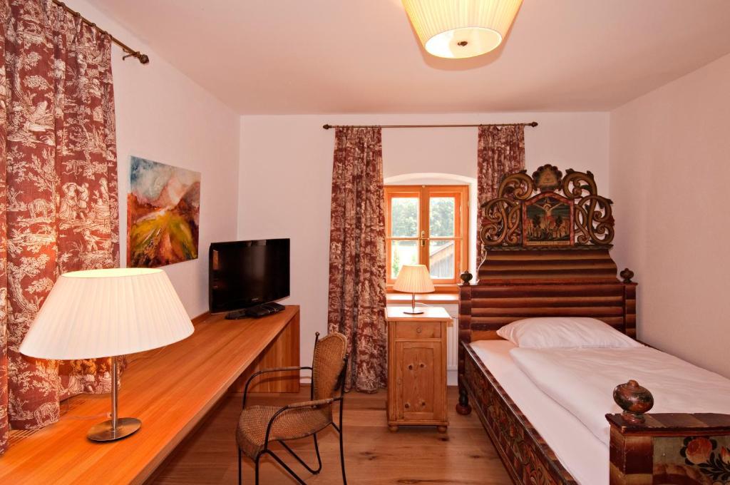Gaestehaus Schloss Bernau Fischlham Room photo