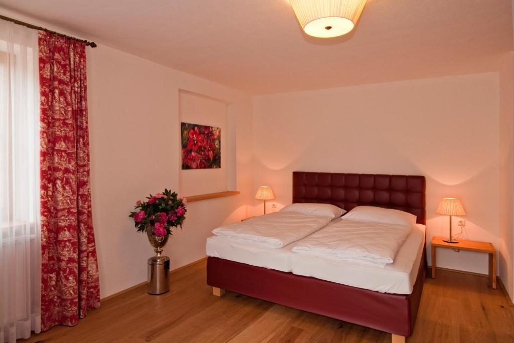 Gaestehaus Schloss Bernau Fischlham Room photo